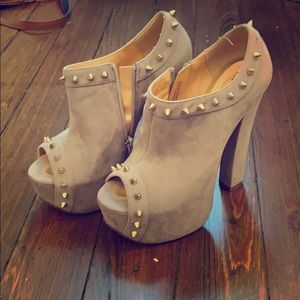 Gray studded Booties size 6